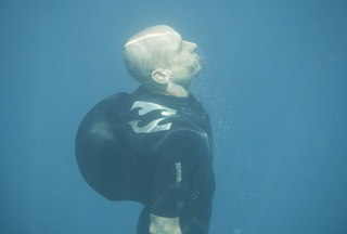 Illustration for article titled The Inflatable Wetsuit Designed to Save Lives in Big Waves
